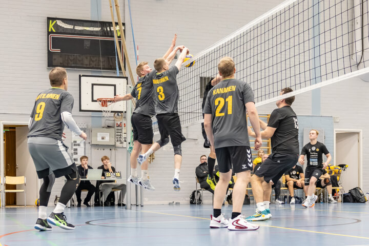 Lentopallo miehet Luomu-Wolley LuoWo aluesarja (kuvaaja Riitta Airaksinen)