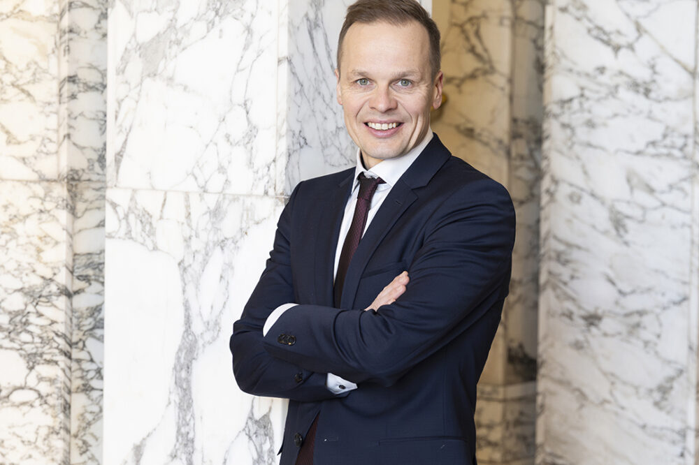 Markku Siponen_vaaka (kuvaaja Hanne Salonen eduskunta)