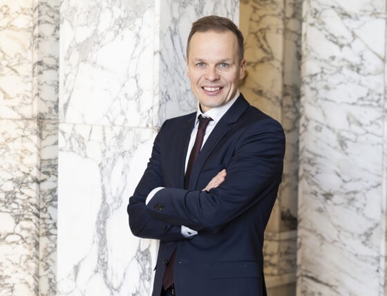 Markku Siponen_vaaka (kuvaaja Hanne Salonen eduskunta)