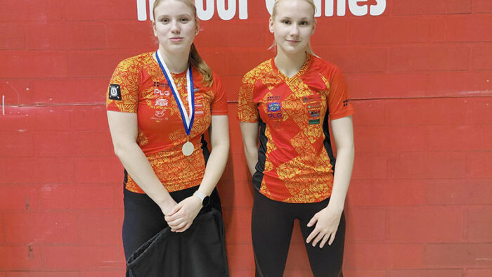 Enni Pennanen ja Silja Auvinen Kiuruveden Urheilijat halliyleisurheilu_nettiin