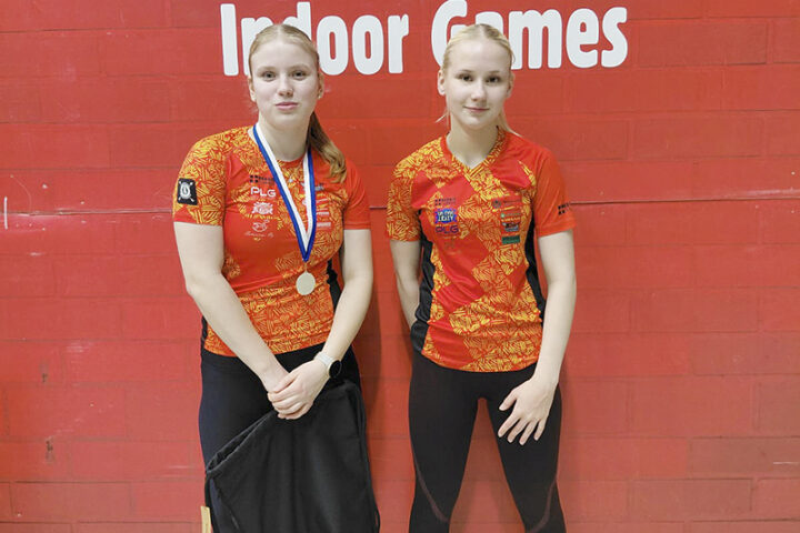 Enni Pennanen ja Silja Auvinen Kiuruveden Urheilijat halliyleisurheilu_nettiin