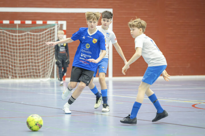 Futsal P14 Ykkönen KiuPa ja Ylämyllyn Yllätys Kiuruveden liikuntahallissa (kuvaaja Riitta Airaksinen)_käsitelty