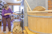 Hapanruisleivän tekemistä (kuvaaja Riitta Airaksinen)_käsitelty