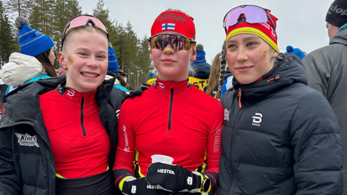 Kiuruveden Urheilijat maastohiihto Hopeasompa-finaalit 14-vuotiaiden tyttöjen viestijoukkue Miitta Huttunen Aino Myllylä ja Miia Nousiainen_nettiin
