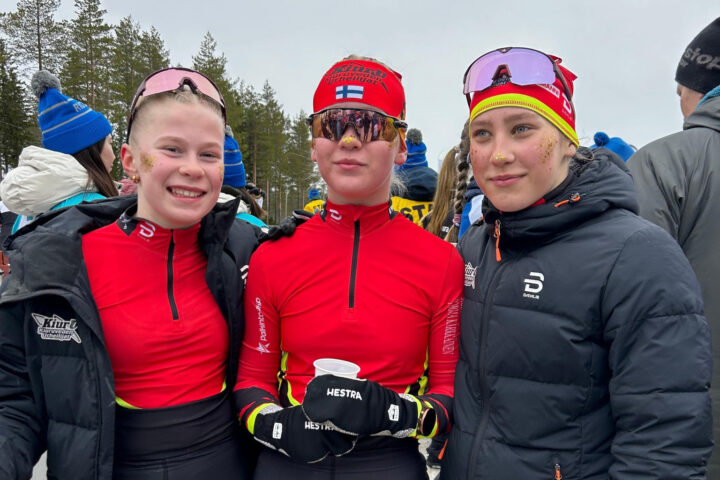Kiuruveden Urheilijat maastohiihto Hopeasompa-finaalit 14-vuotiaiden tyttöjen viestijoukkue Miitta Huttunen Aino Myllylä ja Miia Nousiainen_nettiin