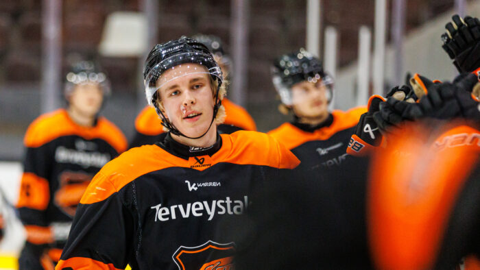 Roope Tossavainen jääkiekko Kouvolan KooKoo 3 (kuvaaja Kari Koski)