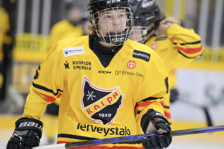 Viola Kärkkäinen KalPa jääkiekon Auroraliiga (kuvaaja Ukko Juntunen)_nettiin