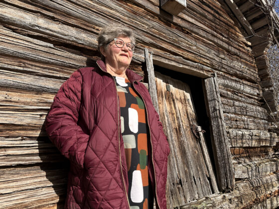 anja aitan edessä printti