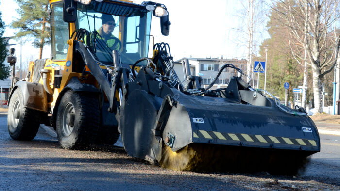 arto_vornanen_katujen_lakaisu_netti