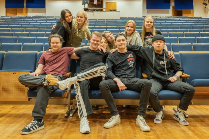 vapaanuorisoteatteri (2) some