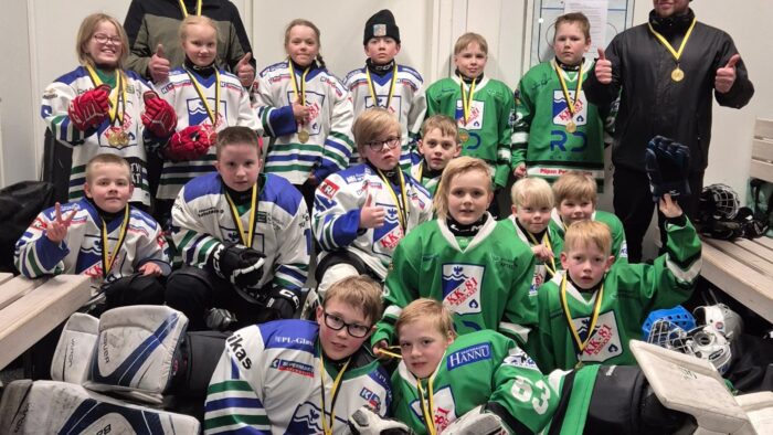 Kiuruveden Kiekko-81 KK-81 U9-joukkue jääkiekko Ponsse-turnaus Iisalmessa