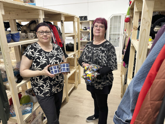 Uusi kirpputori Aarreaitta TaiKa yrittäjät Taina Valtonen ja Katja Ruotsalainen_käsitelty