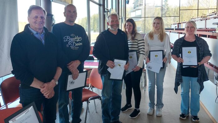 Pohjois-Savon Hevosjalostusliiton vuosikokous Kuvassa vasemmalta Heikki Korhonen Timo Mäkäräinen Markku Kröger Eija Karppinen Inka Lempinen ja Taru Happonen