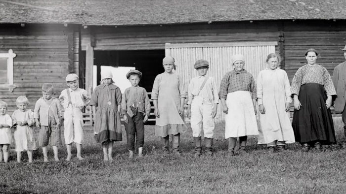 Suurperhe-Kiuruvedellä-1924-some
