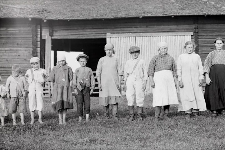 Suurperhe-Kiuruvedellä-1924-some