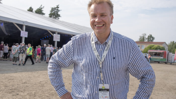 Antti Kaikkonen Keskustan puheenjohtaja Iskelmäviikko (kuvaaja Kirsi Haapea)_käsitelty