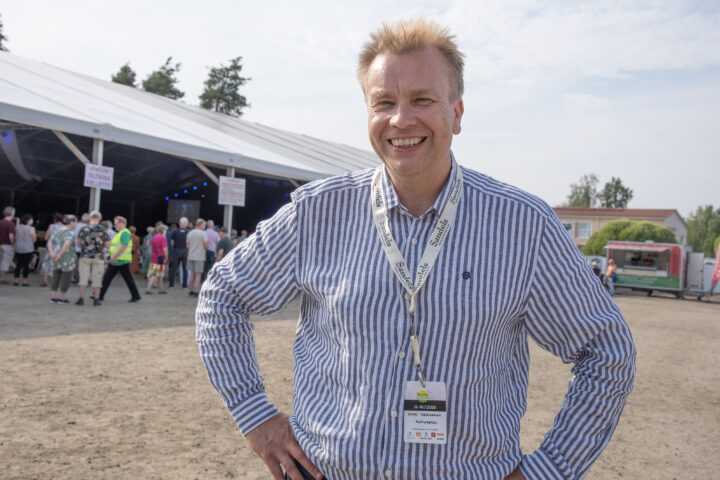 Antti Kaikkonen Keskustan puheenjohtaja Iskelmäviikko (kuvaaja Kirsi Haapea)_käsitelty