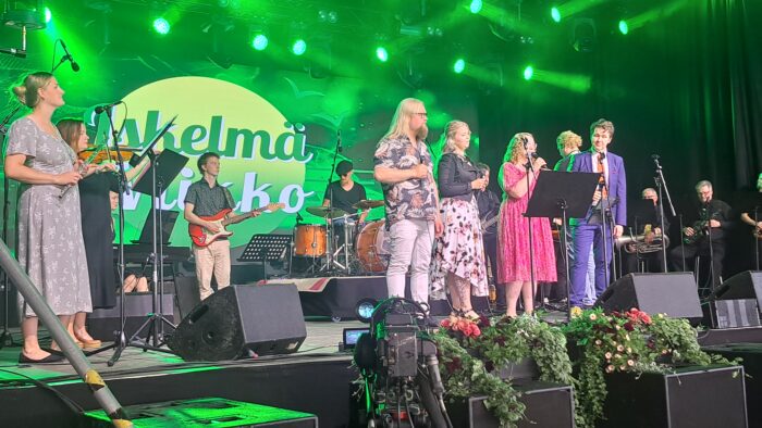 Iskelmäviikon avajaiset 2026 Kilimu esiintyy (kuvaaja Kirsi Haapea)