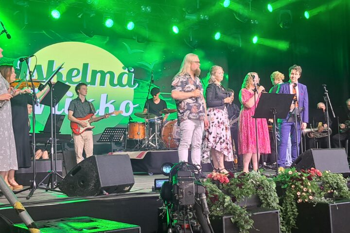 Iskelmäviikon avajaiset 2026 Kilimu esiintyy (kuvaaja Kirsi Haapea)