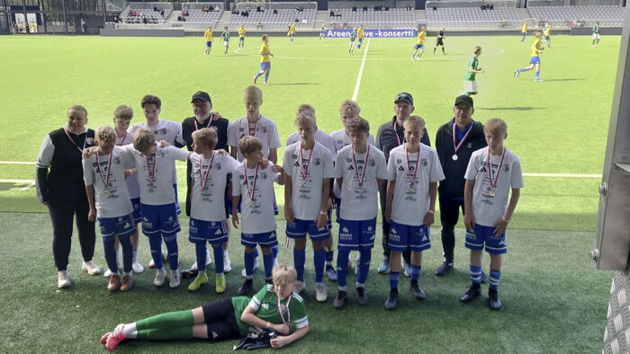 Jalkapallo Kokkola Cup PK-37 P14 YJ-hopeajoukkue jossa myös KiuPan pelaajia mukana (kuva PK-37)_nettiin