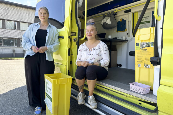 Tessa-auto hyvinvointialue terveys sairaanhoitajat Sanni Karhapää ja Nea Lindi_käsitelty