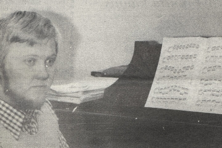 Vanha valokuva Kiuruvesi-lehti vuosi 1976 seurakunnan uusi kanttori Juhani Ruostila