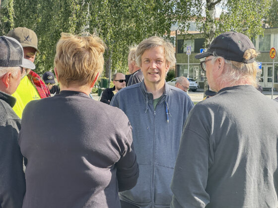 Teemu Keskisarja perussuomalaiset Kiuruveden torilla_käsitelty