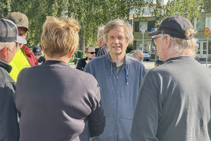 Teemu Keskisarja perussuomalaiset Kiuruveden torilla_käsitelty
