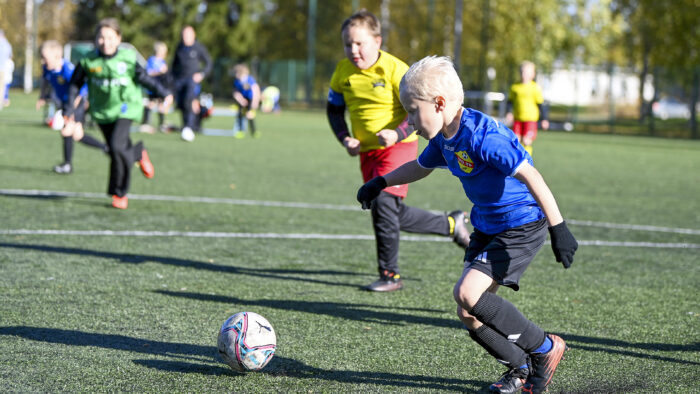 KiuPa jalkapallo P9 pronssia Ruska Cup Ruskaturnaus (kuvaaja Lassi Myllylä)_käsitelty