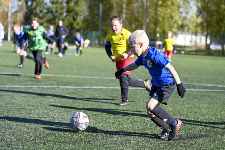 KiuPa jalkapallo P9 pronssia Ruska Cup Ruskaturnaus (kuvaaja Lassi Myllylä)_käsitelty