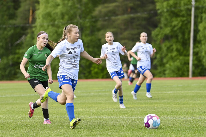 PK-37 KiuPa T15-joukkue jalkapallo (kuvaaja Lassi Myllylä)_käsitelty