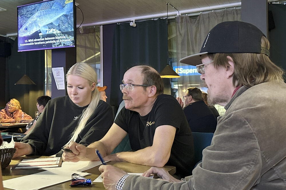 Baaripähkinä Jenni Kämäräinen Jari Tikkanen ja Kari Tikkanen 2_käsitelty