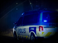 Poliisi-poliisiauto-pimea