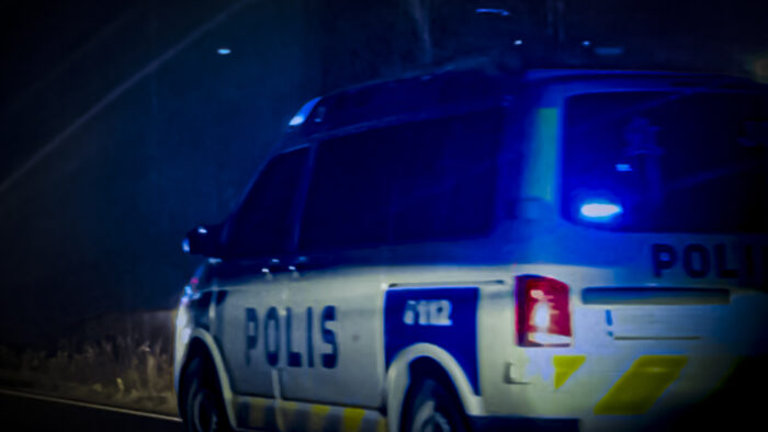 Poliisi-poliisiauto-pimea
