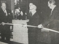Vanha valokuva Kiuruvesi-lehti vuosi 1976 Kiuruveden uimahalli vihittiin käyttöön_käsitelty