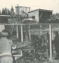 Vanha valokuva Kiuruvesi-lehti vuosi 1976 Osuuspuun parruveistämö