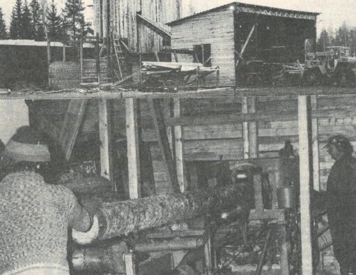 Vanha valokuva Kiuruvesi-lehti vuosi 1976 Osuuspuun parruveistämö
