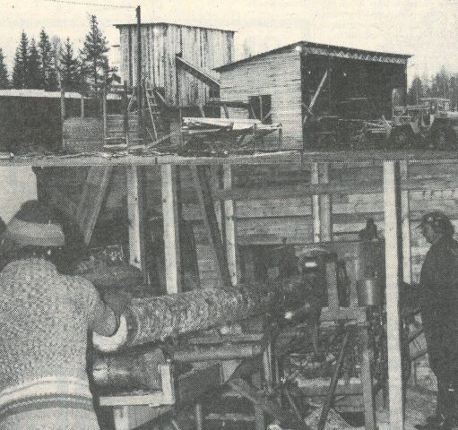 Vanha valokuva Kiuruvesi-lehti vuosi 1976 Osuuspuun parruveistämö