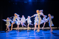 Kiuruveden-Voimistelijat-KiVo-kevatnaytos-Valerianat-ja-Nemesiat-1-kuvaaja-Riitta-Airaksinen